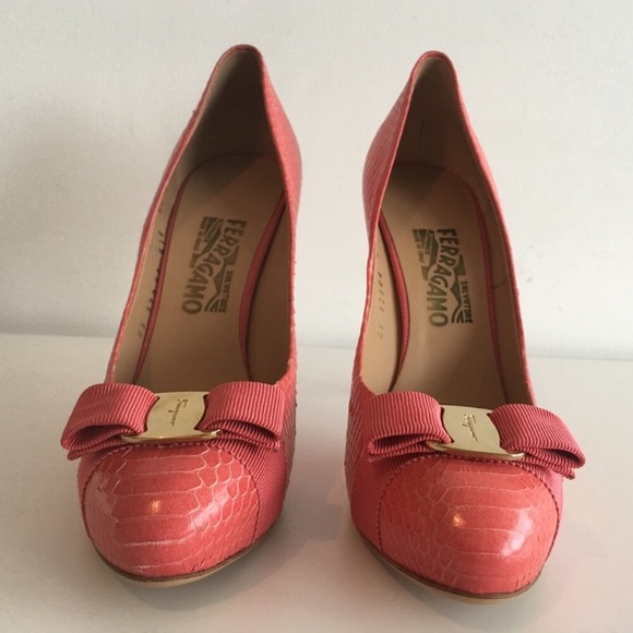 SALVATORE FERRAGAMO RILLY PINK SNAKESKIN PUMPS 9.5 - Picture 3 of 8